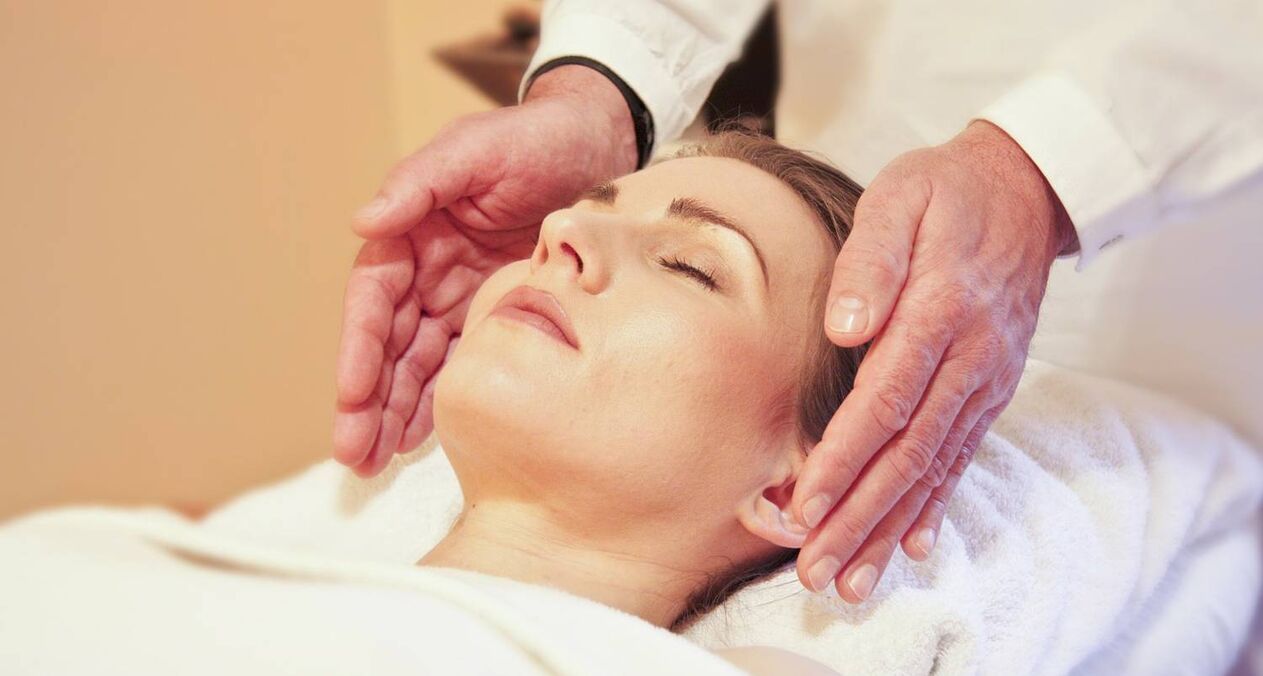 Contouring μασάζ προσώπου για αναζωογόνηση